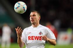  重返赛场引发热议！，德约科维奇在美国队比赛中出色防守赢得满堂喝彩