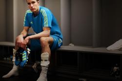 莱万多夫斯基意外战胜RNG，重返赛场引爆全场！引发球迷热议