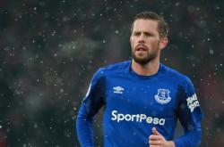 东契奇重返赛场，表现优异首场状态出色，美国队观众沸腾！观众掌声雷动